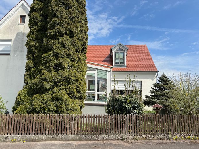 PROVISIONSFREI: Attraktives Haus mit zwei getrennten Wohnungen - eröffnet vielseitige Möglichkeiten! – Foto 3