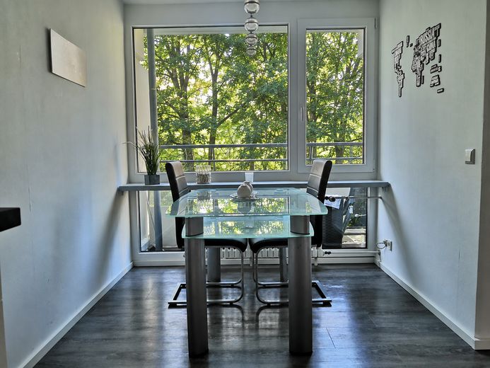 2,5 locali con vista sul bosco | Interessante investimento immobiliare – Essbereich