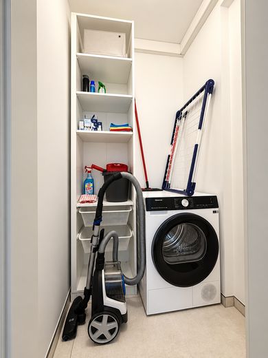 Stilvoll möblierte 2-Zimmer-Wohnung in Augsburg – komplett ausgestattet & sofort frei – Abstellraum