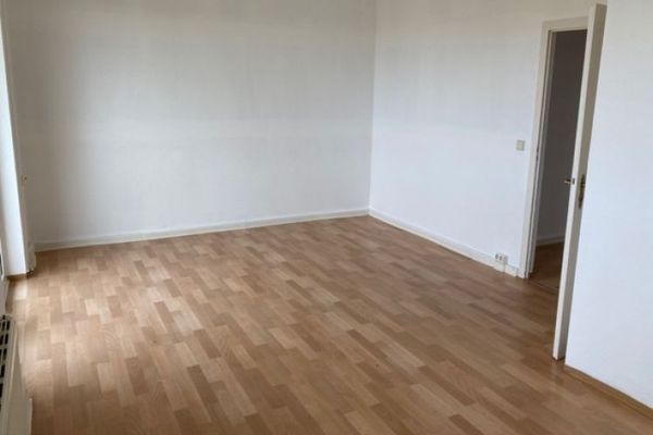 Su nuevo hogar: Apartamento luminoso en una planta con balcón, ascensor y ubicación privilegiada en Lusan