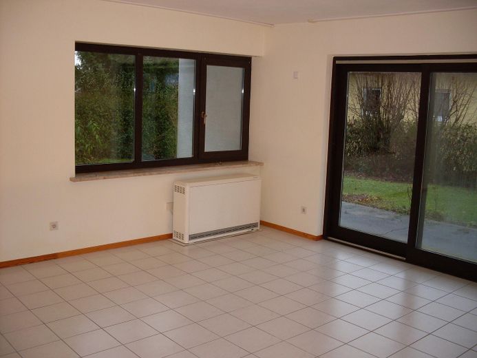 da privato senza agenzia: Üchtelhausen Birkenstr.9 – Wohnzimmer Terrassenwohnung