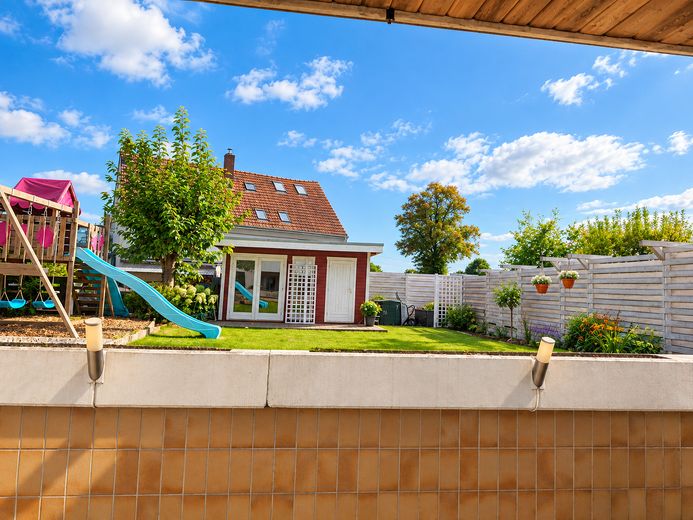 Appartamento di proprietà con terrazza esposta a sud e garage in casa bifamiliare – senza provvigione – Blick in den Garten