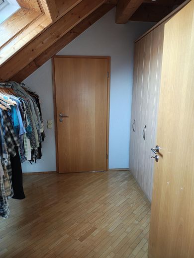 Ankleidezimmer DG. zum Bad