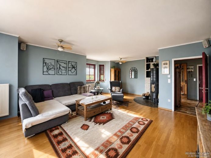 Plenty of Space for Your Living Ideas – 165 m², Garden, Fireplace & Approx. 100 m² of Additional Expansion Reserve – Photo 1