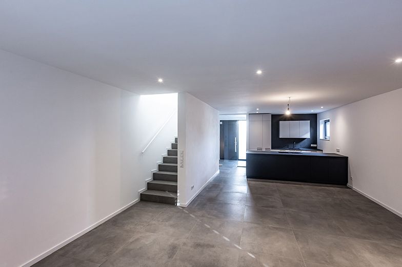 Stilvolle Neubau-DHH / Jetzt letzte Einheit sichern – Wohn-, Esszimmer / Musterhaus