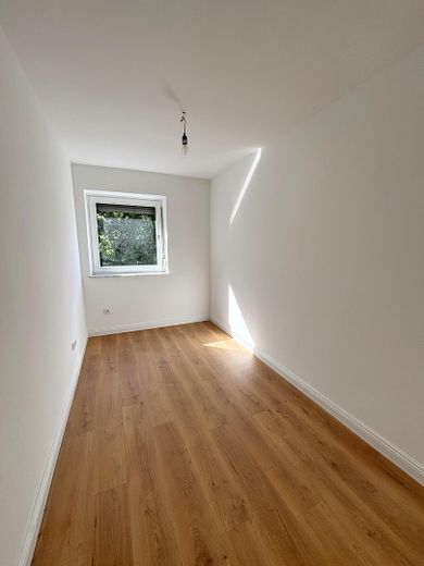 Gemoderniseerde rijwoning met warmtepomp, energielabel B en garage, zonder courtage – Foto 8