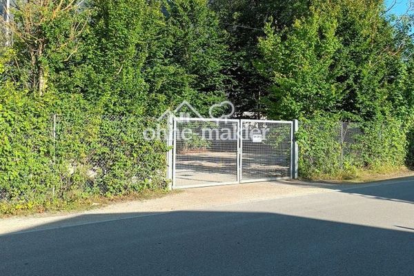 दक्षिण में प्रमुख स्थान पर व्यावसायिक भूखंड/खुला क्षेत्र