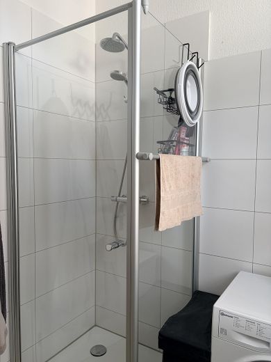 Sonnige 2-Zimmerwohnung in der Fleischervorstadt, vermietet – Duschbad