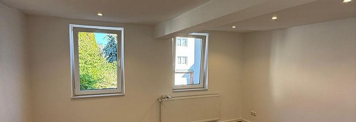 5-Room Maisonette Apartment Across Three Living Levels – Fully Renovated, with Fitted Kitchen & 2 Bathrooms – Wohnzimmer 1. Etage