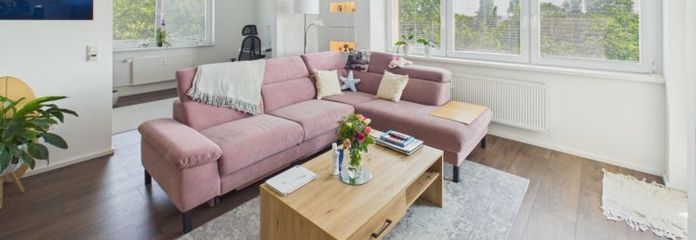 Renovated 2.5-room apartment with south-facing balcony and elevator