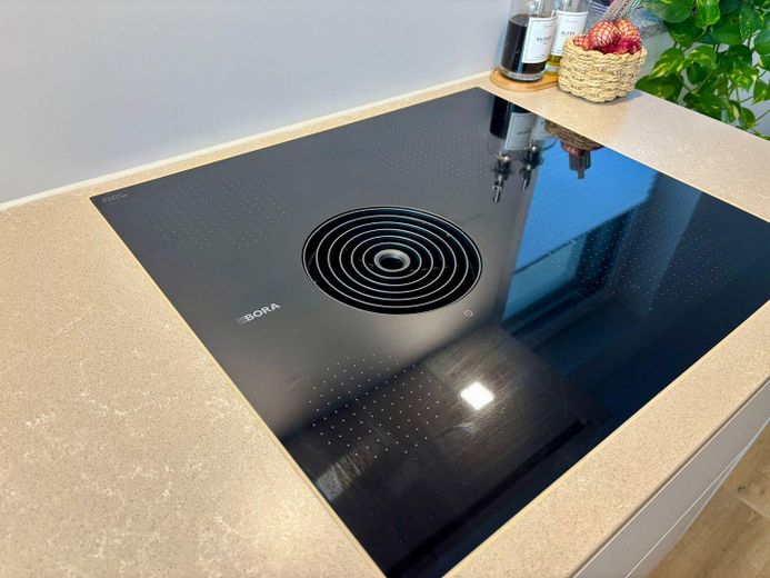Luxuriöse 2 Zimmer Wohnung mit EBK in Olching – Induktionskochfeld