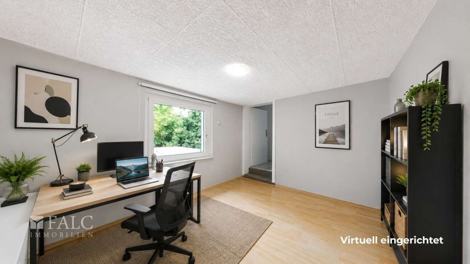 Freistehendes Familienhaus mit Wintergarten, drei Garagen und viel Platz – Homeoffice