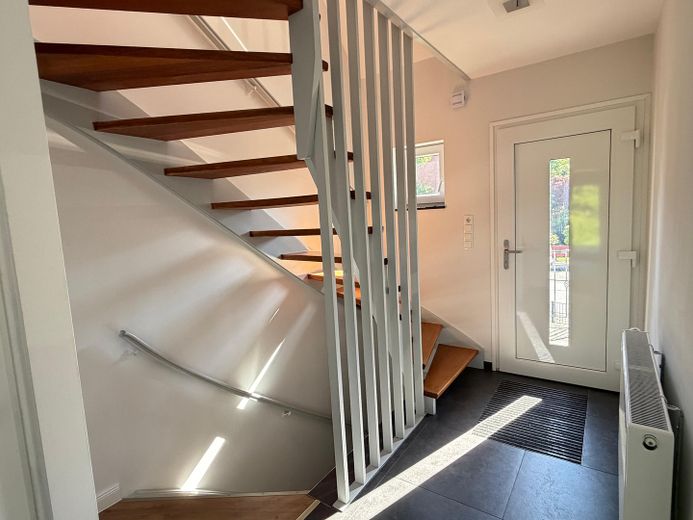 Erstbezug nach Kernsanierung – Reihenendhaus mit großem Garten und Garage in Bremen-Alt-Osterholz – Eingangsbereich