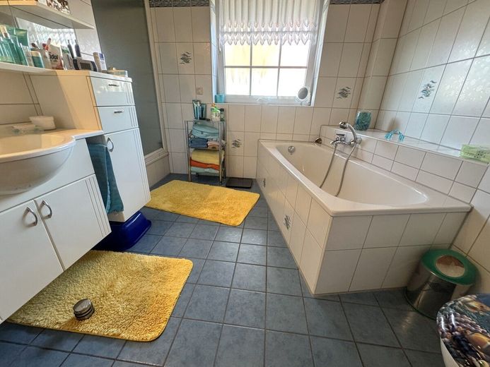 Warum noch Miete zahlen? Massiver Bungalow im Landhausstil in ruhiger Umgebung von Buchholz (Aller) – Bad
