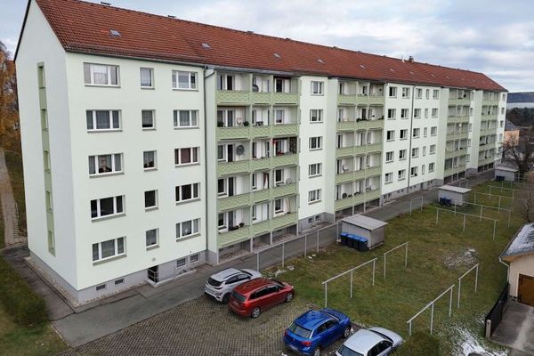 Paquete de viviendas parcialmente alquilado con mucho potencial y plazas de aparcamiento en Treuen