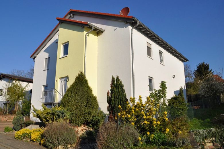 Kindenheim'de geniş, ışık dolu dubleks daire – Foto 1