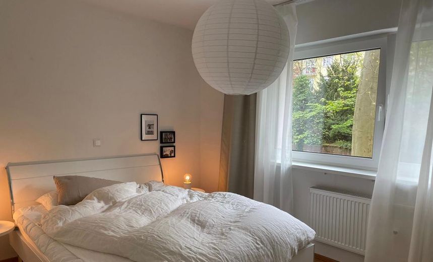 Fenster zum Innenhof (ruhig)