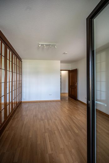Lichtdurchfluteter Wohnkomfort in Uni-Bestlage – 90 m² mit 3 Balkonen & TG-Stellplatz – Schlafzimmer Foto 4