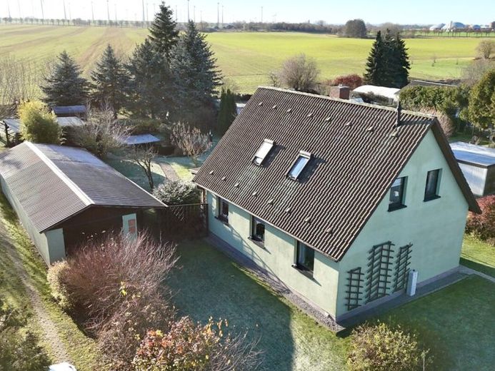 HORN IMMOBILIEN ++ charmante maison individuelle avec beau terrain à Göritz près de Prenzlau – Foto 1