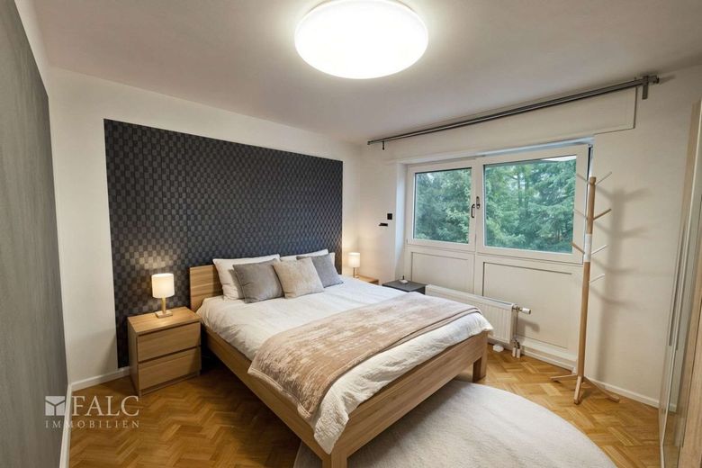 gemütliche Familienwohnung: 4 Zimmer mit Wintergarten, zwei Loggien &amp; Tiefgaragenstellplatz – Schlafzimmer