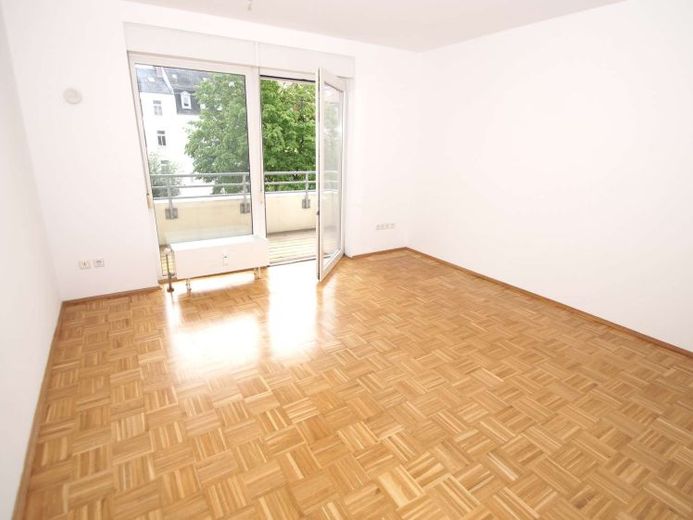 Jetzt passives Einkommen generieren: ETW in Leipzig-Südvorstadt mit Südbalkon, Aufzug, Tiefgarage – Photo 1