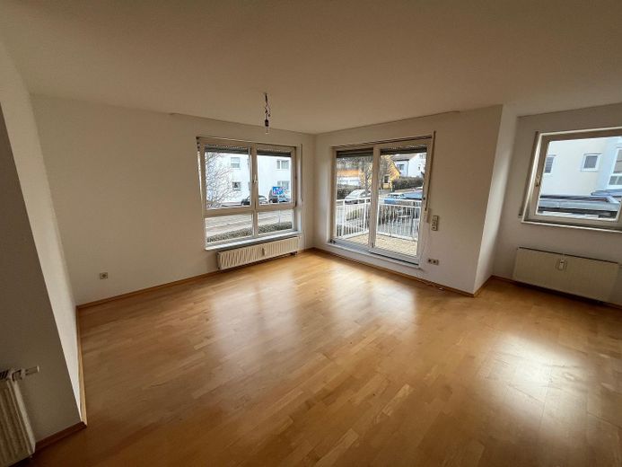 Schöne 3,5-Zimmer-Wohnung mit Balkon in Gerlingen – Wohnzimmer