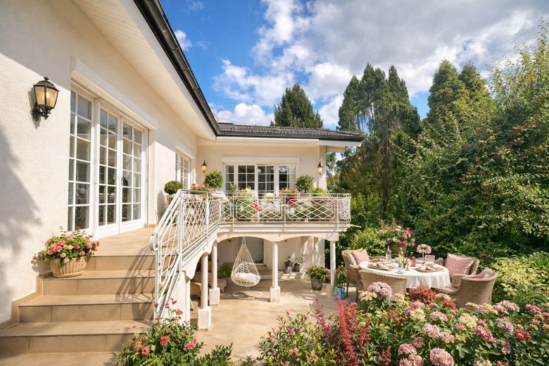 PRIVATVERKAUF Einfamilienhaus mit Einliegerwohnung – Terrassen zum Garten