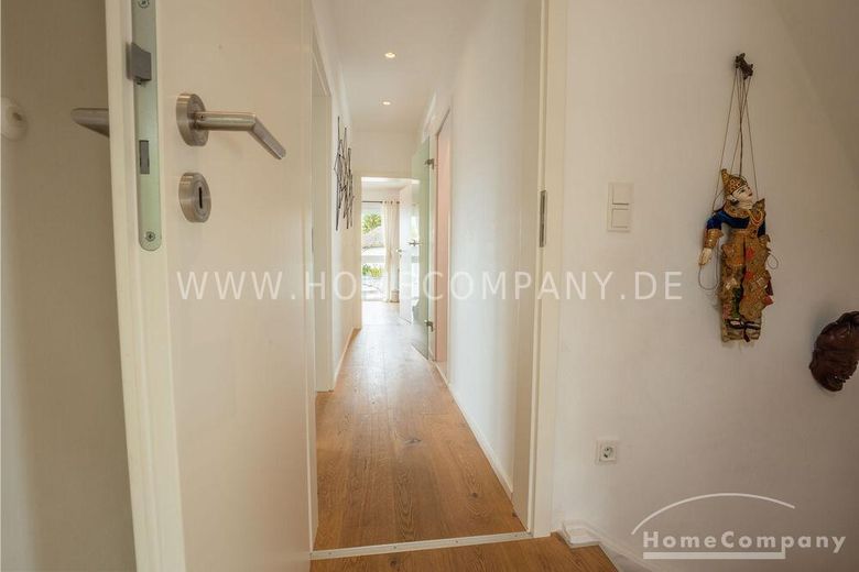 Wohnen im Grünen – Befristete Vermietung: Stilvolles Einfamilienhaus mit Garten  &  Terrasse in Olching – 6e67d505b1f1f02728cfd6133d9564f332c8b6ea.jpg