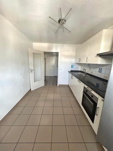 2-Zimmer-Wohnung mit neuwertiger EBK + saniertem Tageslichtbad zentral in Ubstadt – Küche