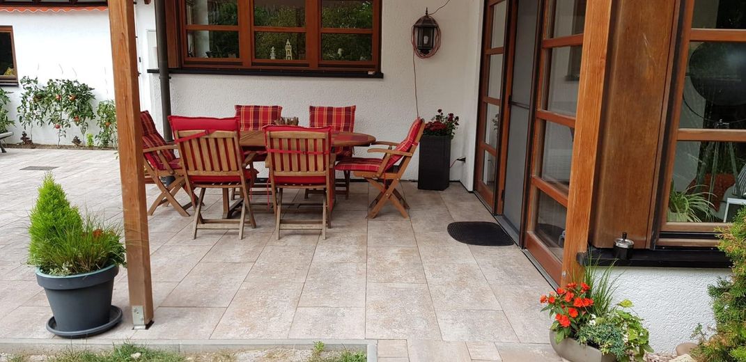 Maison pour 1 à 2 familles + appartement indépendant – Terrasse