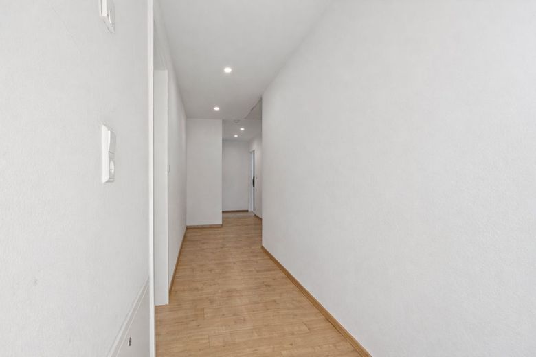 Tolle Familienwohnung mit Dachterrasse und Galerie in der Anhalt-Siedlung – Flur