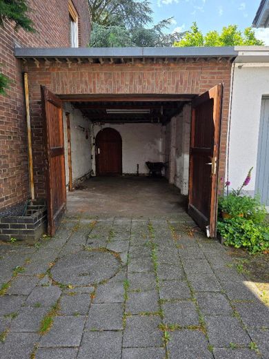 Freistehendes Dornröschen in toller Lage (von privat) – Garage m. Gartendurchgang