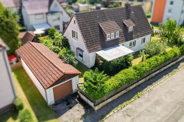 Affascinante casa unifamiliare con ampio giardino e nuovo riscaldamento a Rödental!