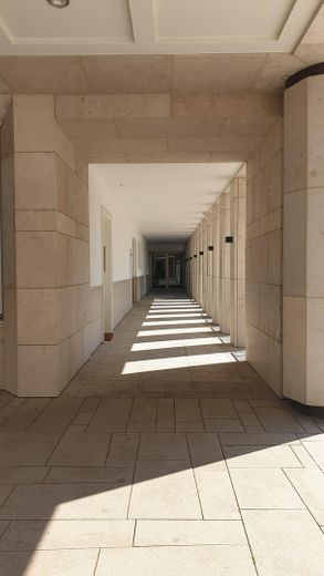 Exklusive 4-Zimmer-Residenz mit Südbalkon & Concierge im Gerling Quartier | Sofort bezugsfrei – Hauseingang & Arcaden 