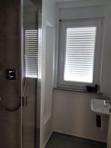 Modernes, zukunftsicheres Effizienzhaus - Wohnen, Arbeiten oder Vermieten - unverbaubare Aussicht – Gäste Dusche EG