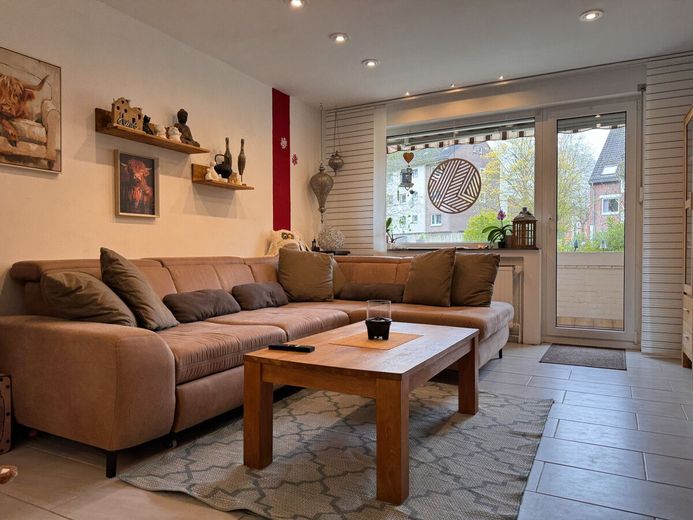 Endlich Raum für alle: 130m² Maisonette mit 4 Schlafzimmern &amp; zwei Garagen in Lüssum-Bockhorn – Wohnzimmer EG