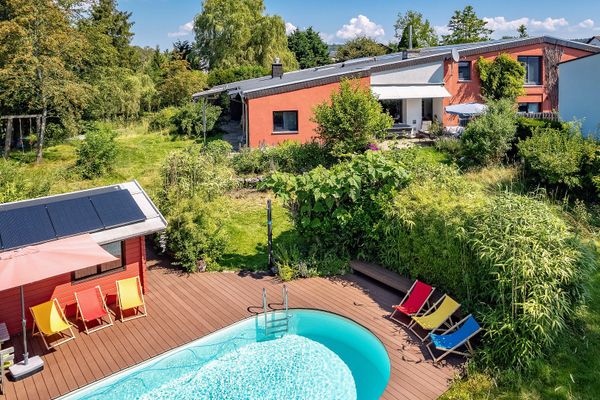 291 m² Wohnen auf einer Ebene mit Einliegerwhg. | 2.464 m² Naturidyll | Pool, Sauna & Ortsrandlage