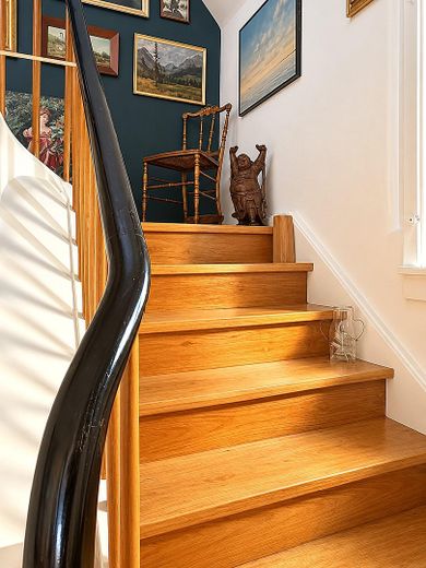 एक संपत्ति – दो घर – कई संभावनाएँ … बिना कमीशन! – handgeschliffene Treppe Haus 1