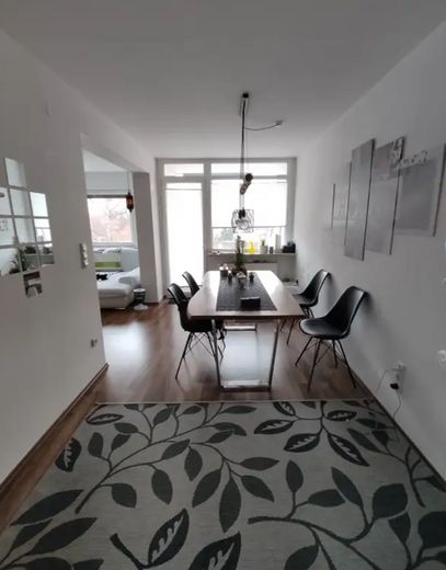 Zentrale 3-Zimmer-Wohnung, direkt neben Krankenhaus und Gymnasium – الصورة 1