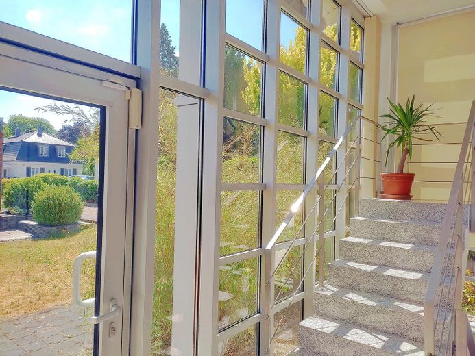 Repräsentatives Traumhaus im grünen Zehlendorf – Breite Treppe zum OG