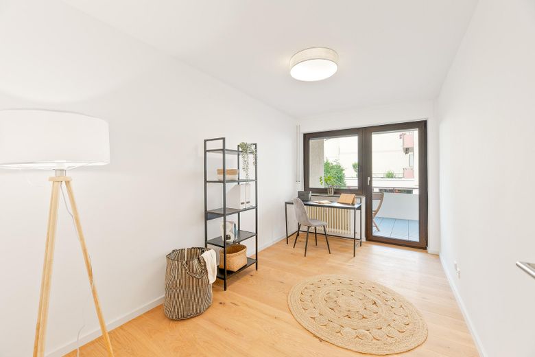 Helle und große 3 Zimmer Wohnung mit 2 Balkonen und Provisionsfrei – Kinderzimmer/Büro