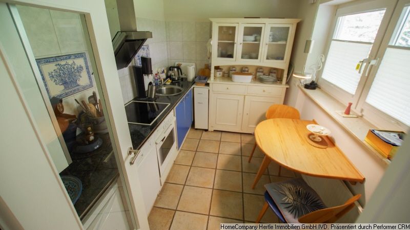 Spacieuse maisonnette au design loft très lumineux et ouvert, avec grand balcon ainsi qu’un mobilier vintage élégant, pour 3 à 12 mois à proximité immédiate du Lorettoberg, dans le quartier de Wiehre à Fribourg – 2def0690f6c47c2f12338b268cc69bf0b5586e36.jpg