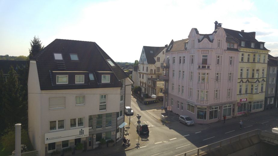 Topsanierte DG Wohnung, WG geeignet, Einbauküche, zentral – Foto 2
