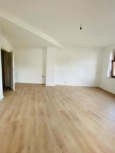 2-Zimmer mit neuem Laminat, neuem Bad mit Wanne und Dusche und in zentraler Lage! – IMG_9986