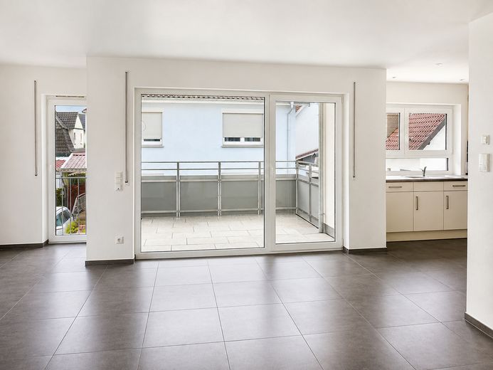 Neuwertige 3 Zimmer Wohnung in 88250 Weingarten – Wohnzimmer