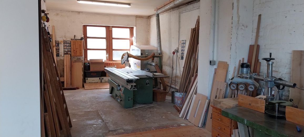 Casa unifamiliare con officina – spazio per vivere e creare – Werkstatt