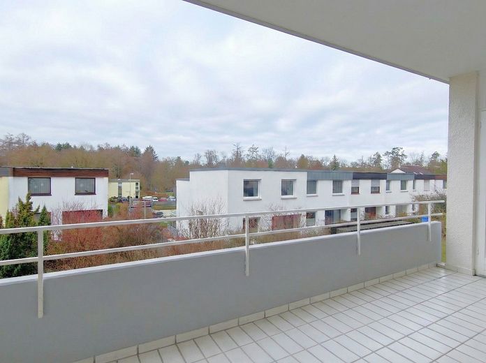 Frisch renoviert: Helle 3.5-Zi.-Wohnung mit Süd-Westbalkon & Garage – Provisionsfrei! – Balkon