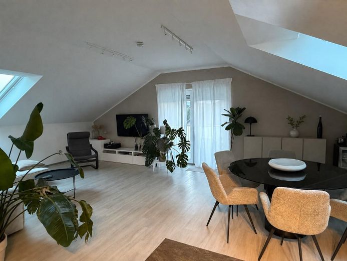 Komfortable 3-Zimmerwohnung an der Weinstraße – Wohnraum