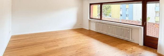 Piso en propiedad de PARTICULAR Amplio piso de 4 habitaciones en Olewig con balcón, garaje y plaza de aparcamiento – Wohnzimmer