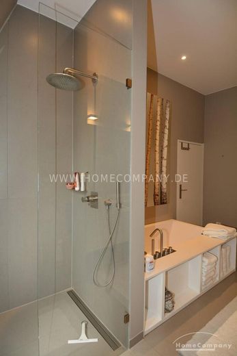 Appartamento duplex di lusso nel cuore di Charlottenburg, Berlino, arredato. – 1f20caffc06bb56fde57cfd079c0aa3b897cff75.jpg